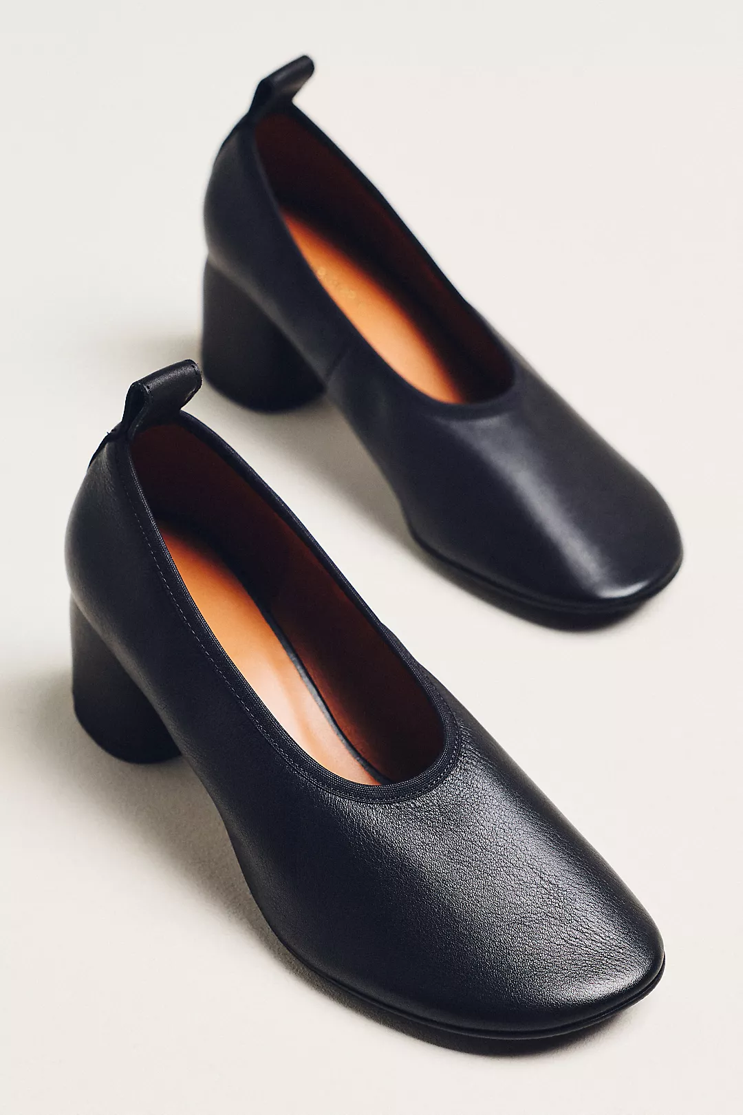 Glove Round-Toe Pumps