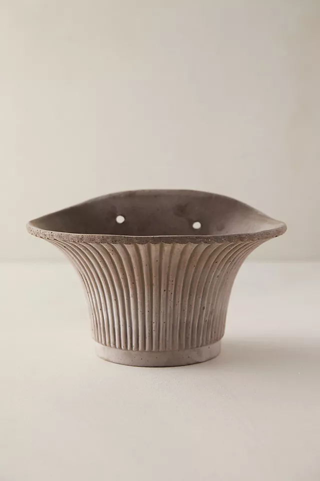 Bergs Daisy Hanging Wall Terracotta Pot